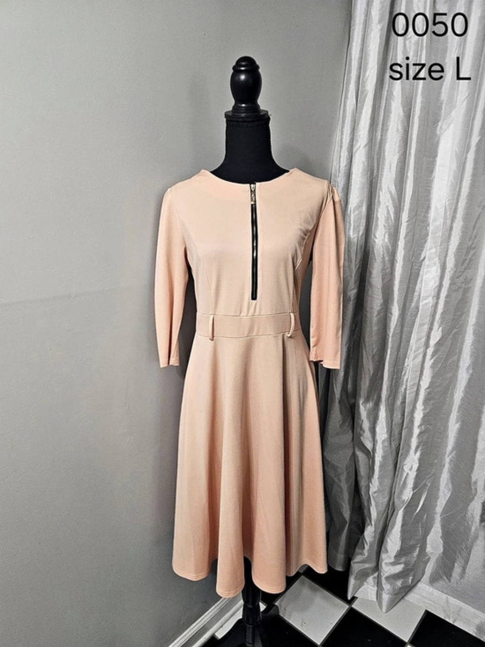 Midi Dress in Pink Size Large Like New
